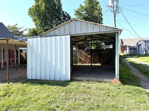 221 N Barker AVE, El Reno, OK 73036