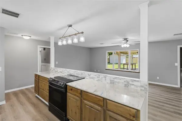 1910 Lake View DR, Perry, OK 73077