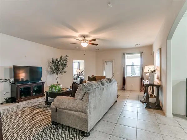 3208 Brookstone Lakes DR, Yukon, OK 73099
