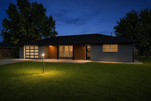 721 N Marion AVE, Hinton, OK 73047