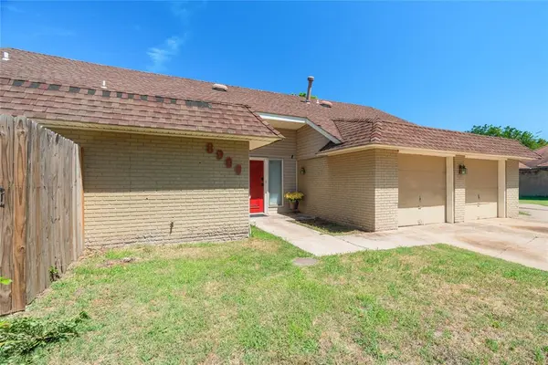 8900 Lansbrook LN, Oklahoma City, OK 73132