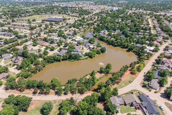 8900 Lansbrook LN, Oklahoma City, OK 73132