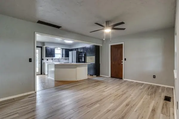 214 Del Mar DR, Yukon, OK 73099