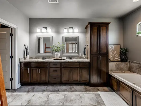 1404 Katelyn CT, Yukon, OK 73099