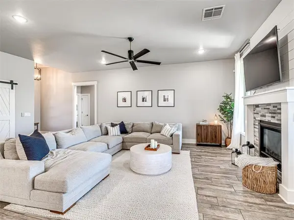 15605 Capri LN, Edmond, OK 73013