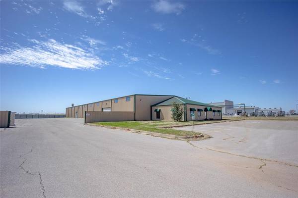 211 W Canyon RUN, Hinton, OK 73047