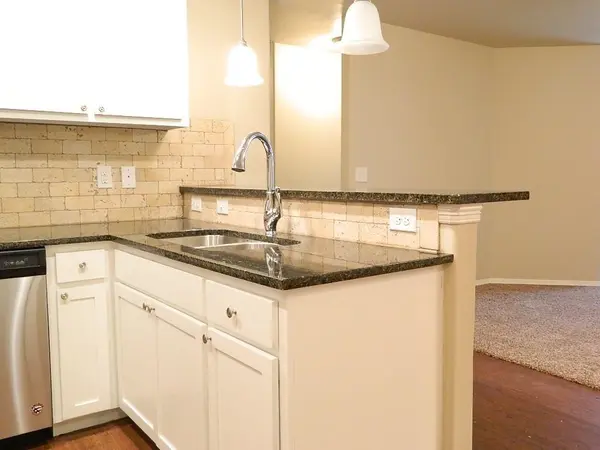 206 Saint Charles WAY, Midwest City, OK 73130