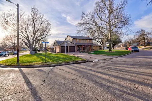 2801 N McMillan AVE, Bethany, OK 73008