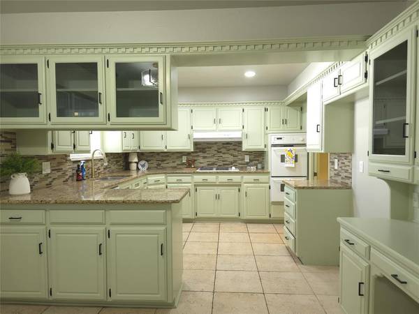 9009 Lakeaire DR, Oklahoma City, OK 73132