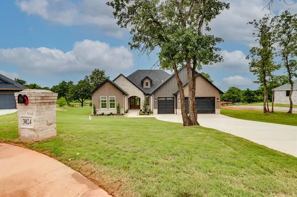 3024 Road Runner CT, Guthrie, OK 73044