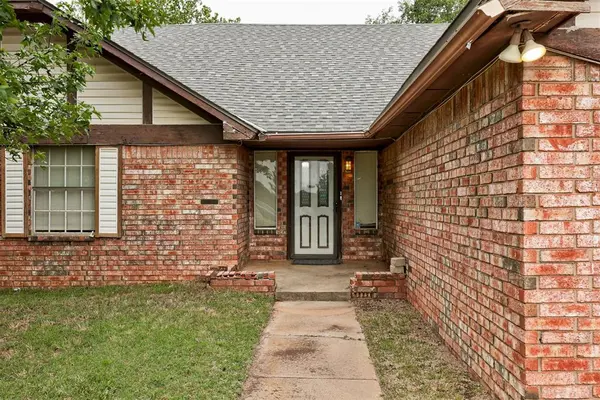 2301 S Manor RD, Yukon, OK 73099
