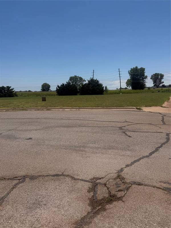 Willow ST, Elk City, OK 73644