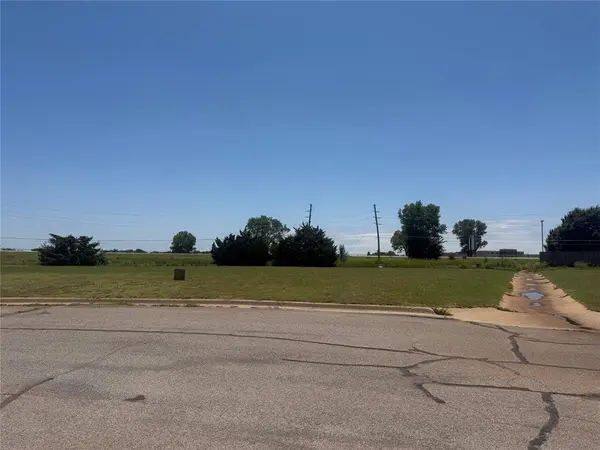 Willow ST, Elk City, OK 73644