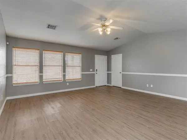 901 Hyacinth Hollow DR, Yukon, OK 73099