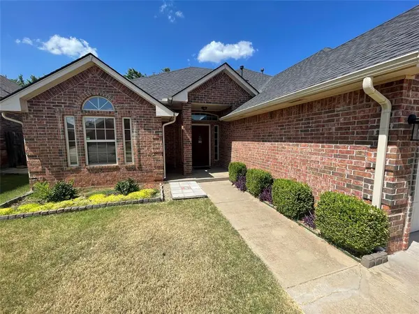 11913 SW 17th ST, Yukon, OK 73099