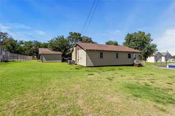 519 W Davis AVE, Weatherford, OK 73096