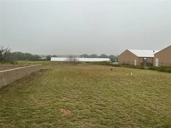 10830 N 2248 RD, Clinton, OK 73601