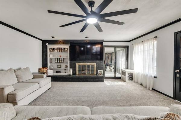 1812 Edinburg CT, Yukon, OK 73099