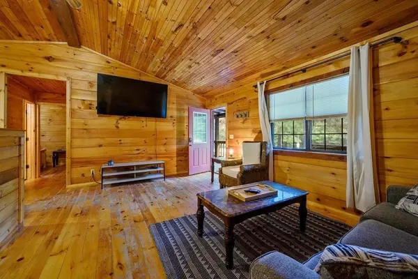 657 Canoe RD, Broken Bow, OK 74728