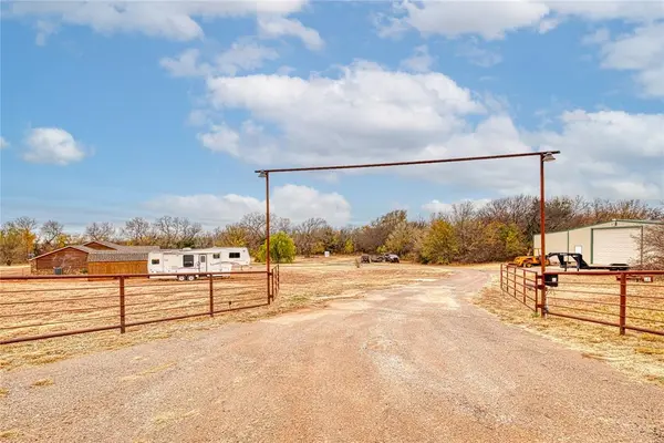 11221 N 1960 CIR, Elk City, OK 73644