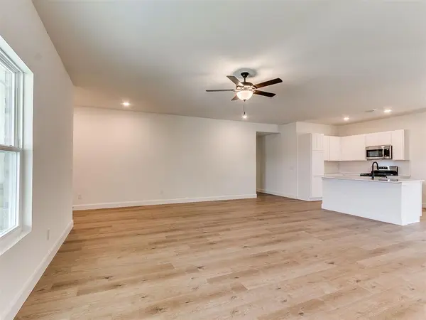 925 Hazy Brook CIR, Chickasha, OK 73018