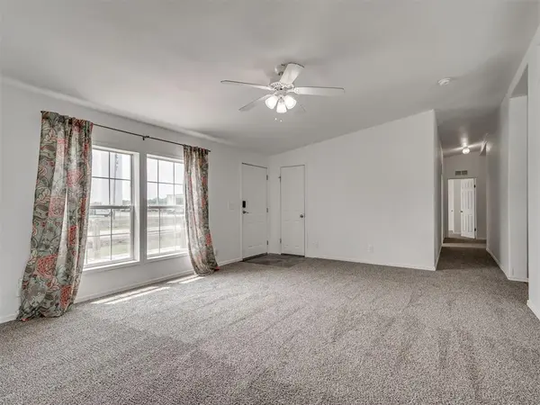 206 N Pine ST, Crescent, OK 73028