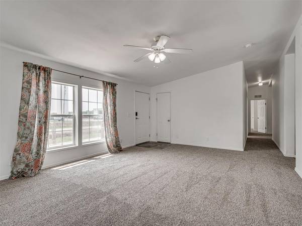 206 N Pine ST, Crescent, OK 73028