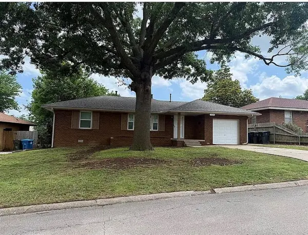 124 E Pratt DR, Midwest City, OK 73110
