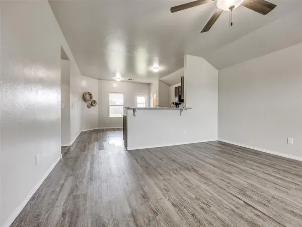 215 Waterside DR, Newcastle, OK 73065