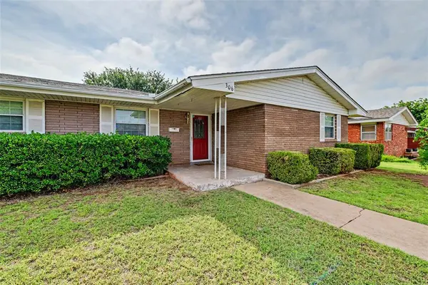 306 Spurlin DR, Sayre, OK 73662