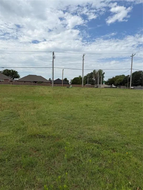 11756 SW 15th TER, Yukon, OK 73099