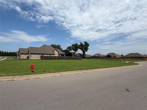 12109 SW 47th ST, Mustang, OK 73064