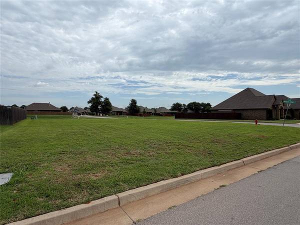 12109 SW 47th ST, Mustang, OK 73064