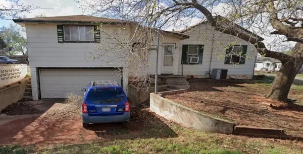 612 N 2nd ST, Sayre, OK 73662