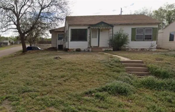 612 N 2nd ST, Sayre, OK 73662