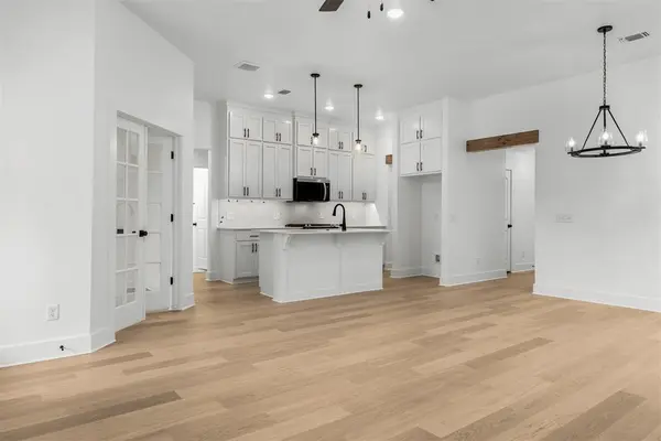 8725 Spruce ST, Edmond, OK 73003