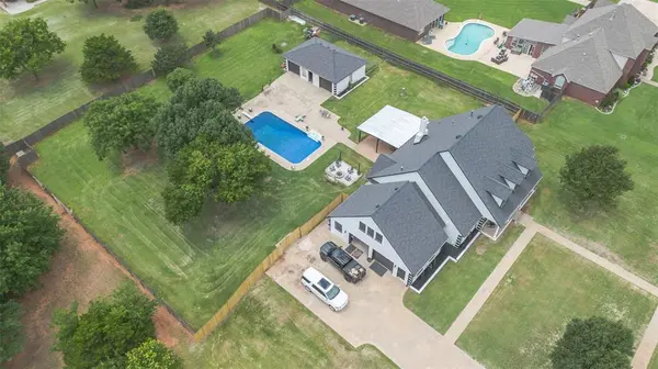 1400 E Eagle Nest TER, Mustang, OK 73064