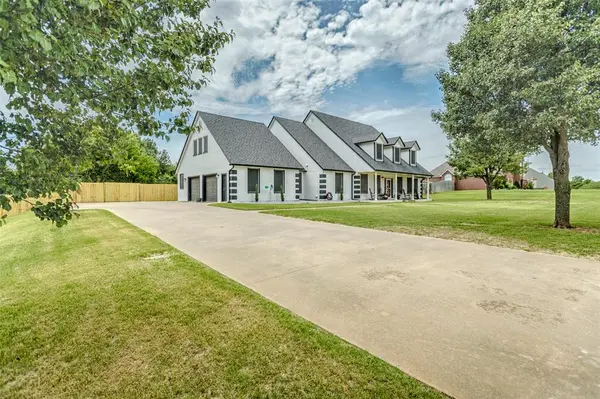1400 E Eagle Nest TER, Mustang, OK 73064