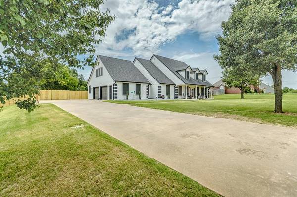 1400 E Eagle Nest TER, Mustang, OK 73064