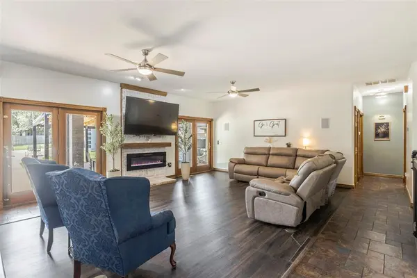 1400 E Eagle Nest TER, Mustang, OK 73064