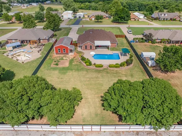 809 Grandview Rd, Tuttle, OK 73089