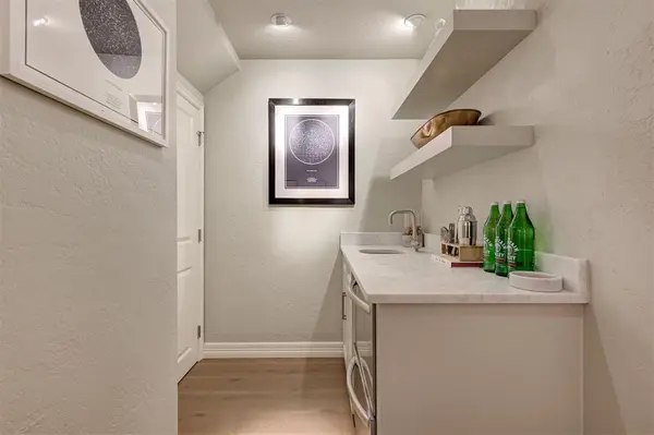 6208 Waterford BLVD #107, Oklahoma City, OK 73118