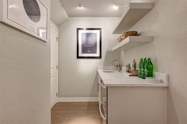 6208 Waterford BLVD #107, Oklahoma City, OK 73118