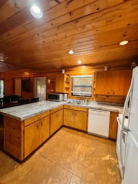 141 Laurel Branch LN, Broken Bow, OK 74728