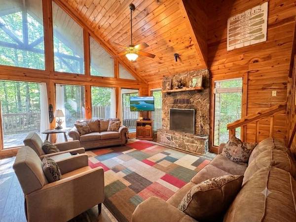 115 Laurel Branch LN, Broken Bow, OK 74728