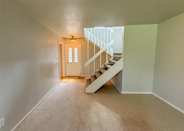 12021 Hawthorne LN, Oklahoma City, OK 73162