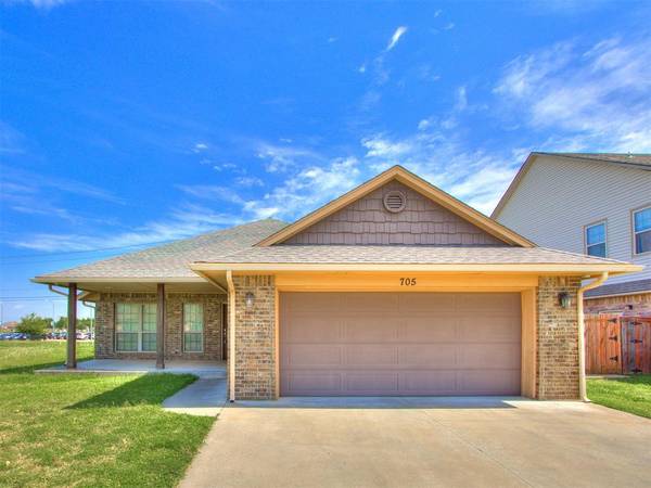 705 SW 11TH ST #St, Moore, OK 73160