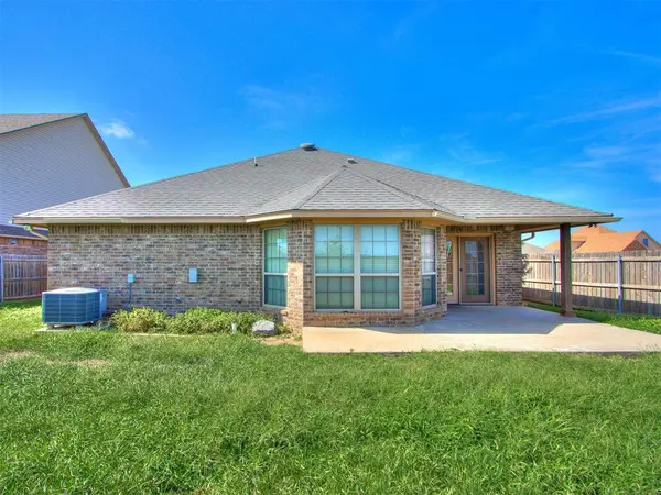 705 SW 11TH ST #St, Moore, OK 73160