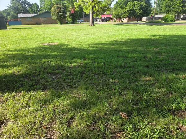 702 S East AVE, Wynnewood, OK 73098