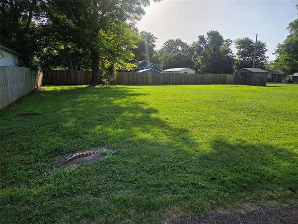 702 S East AVE, Wynnewood, OK 73098